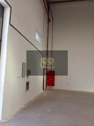 يتوفر الآن مستودع للإيجار في موقع مميز بإمارة أم القيوين، بمساحة مناسبة ومواصفات ممتازة تناسب مختلف الأنشطة التجارية أو الصناعية.  المساحة: 4,100 قدم