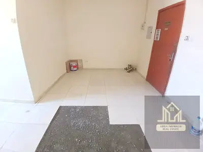 WOW \\ LOOK LIKE A SPACIOUS GORGEOUS APARTMENT \\ AT THE PRIME LOCATION .FAMILY BUILDING