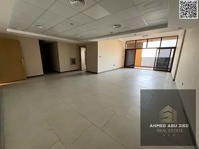 غرفتين ماستر وصالة كبيرة مطبخ واسع تكييف مركزي3 حمام غرفة خادمةوغسيل غرفة تخزين3 بلكون اطلالة مفتوحة خزائن حائط تسهيلات بالدفع قريب لمخرج دبي الشارقة