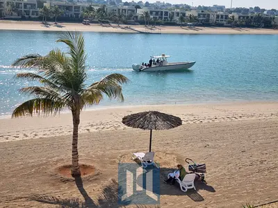 فيلا فاخرة وأنيقة مكونة من غرفتي نوم + غرفتي معيشة + غرفة للخادمة، مفروشة بالكامل ومتاحةل