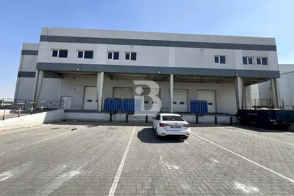 WAREHOUSE FOR RENT JAFZA / LOADING DOC / PARKING
