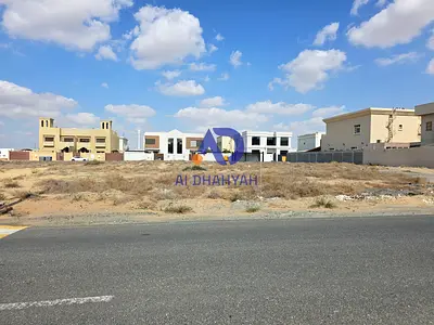 ارض للبيع بالحوشي مساحة 10000 قدم قريبة على النوف