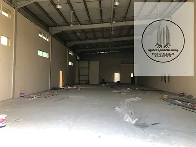 للايجار مستودع بسعر ممتاز 7000 قدم كهرباء 100 كيلو واط علي شارع رئيسي
