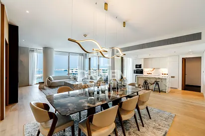Spacious Apartment with Amazing Marina View