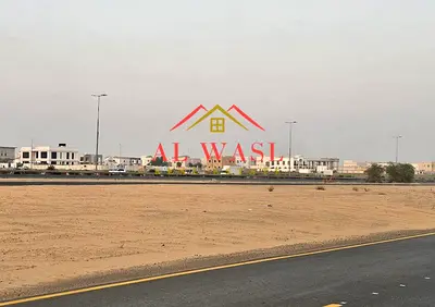 للبيع ارض في امارة الشارقة منطقة الحوشي