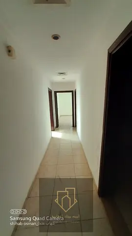 غرفتين وصاله ايجار سنوي بمنطقة الراشيدية 3بجوار عجمان وان