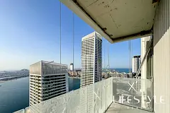 Corner unit / Mid floor / Sea &amp; Marina skyline