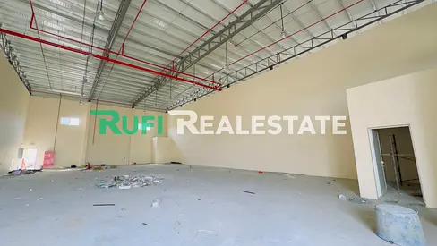 **🏭 جاهز للسكن  / طاقة 200 كيلو وات مستودع بمساحة 5000 قدم مربع للإيجار في منطقة الإمارات الصناعية الحديثة، أم القيوين 🏭**