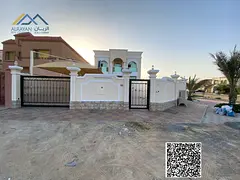 Corner property on two streets, including electricity, water, and air conditioning. Freehold ownersh
