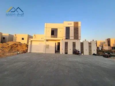 A luxurious villa with a beautiful stone facade, 5 rooms, a sitting room, and a hall, with large areas and a wonderful design.