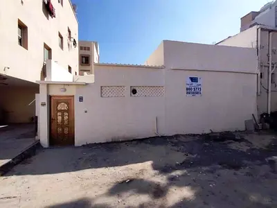 للبيع بيت عربي مجدد بالكامل تصريح بناية مواقف و طابقين