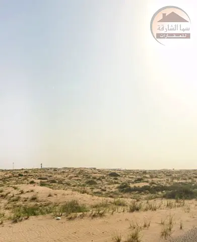 للبيع قطعه ارض فى منطقه السحمه سكني موقع مميز جدا تملك حر لجميع الجنسيات العربيه تصريح فيلا ارضي وطابقين المساحه بالمتر 275.6 متر والمساحه بالقدم 2966