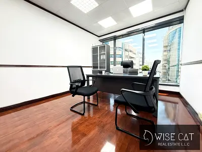 إيجار نشط لمدة عام واحد مع فحوصات عمل وبنك مجانية، وعنوان تجاري مميز، ودخول مجاني إلى غرفة الاجتماعات