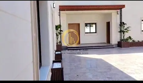 *للبيع فيلا في الشارقه منطقة المنصوره دور واحد على شارعين زاويه*  المساحه 5086 قدم  تتكون من 6 غرف ماستر وصالتين ومجلس خارجي