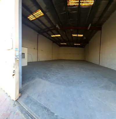 للايجار  مستودع  صناعي في  الصناعية 18  الشارقة