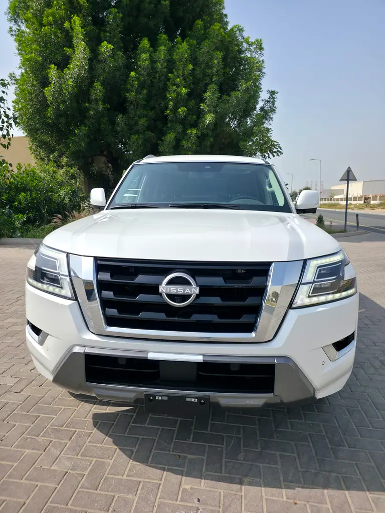 Nissan Armada 2024 — photo 1 of 13
