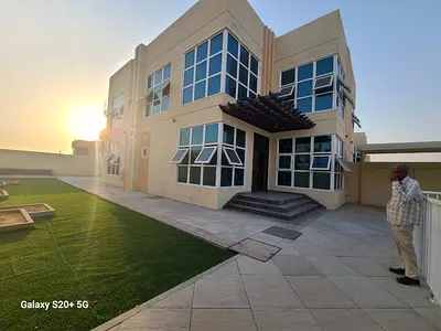 Like brand new villa 4bhk with pool