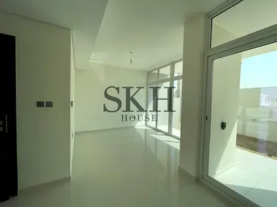 3BR Townhouse | Single Row | Spacious L-Shape Garden