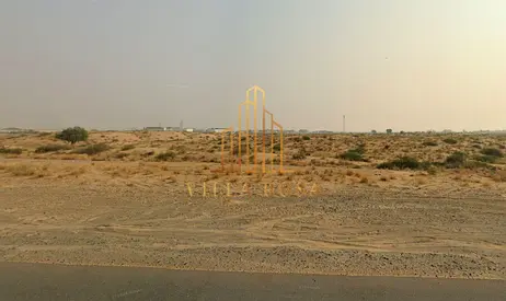 للبيع أرض سكنية في السحمة - الشارقة بموقع استراتيجي للسكن أو الاستثمار