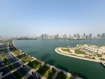 تكييف عالمالك افخم اربع غرف وصاله باركن جيم مسبح خزائن بالحائط غرفه خادمه موزع داخلى كبير