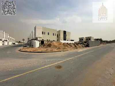 أرض استثمارية سكنية مميزة للبيع في منطقة الهليو 2.  قطعة أرض زاوية على شارعين في موقع متميز ضمن منطقة سكنية متكاملة الخدمات.  تفاصيل الأرض:  الموقع: ا