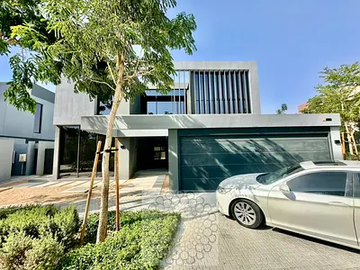 فيلا فاخرة للبيع في تلال سيتي