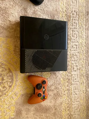 Xbox 360 with over 10 games and controller