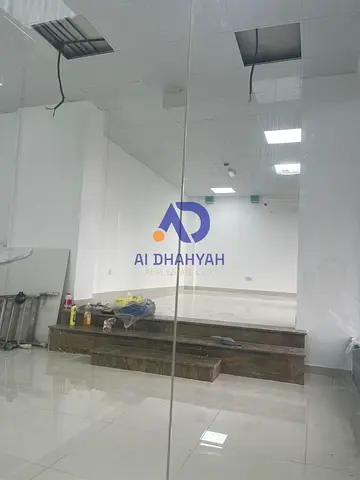 فرصة استثمارية استثنائية في قلب الشارقة - المجاز 1 للبيع محل تجاري مميز يقع في منطقة المجاز 1 التي تعد من أكثر المناطق حيوية وكثافة سكانية في إلامارة