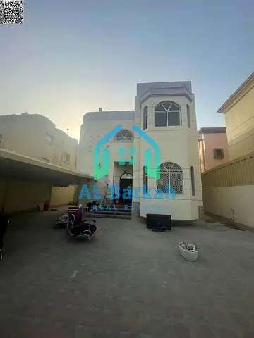 🏡 فيلا فاخرة للإيجار السنوي في عجمان