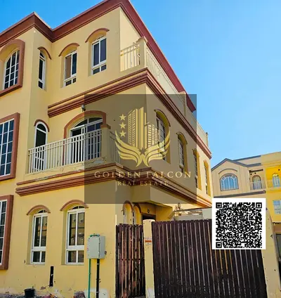 Spacious 2 BedRoom with Three Washroom and Open Kitchen for Sale