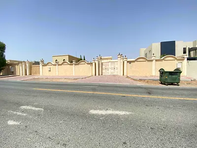 Villa ground floor for rent in Ajman Al-Jurf area  3 bedrooms, a council, a lounge and a maid's room  Land area 10,000 feet  Rental with maintenance without air conditioners  Residential required 75 t