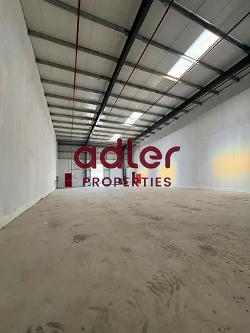 WELL-DESIGNED COMMERCIAL WAREHOUSE IN A PRIME LOCATION | LARGE BUILT-UP AREA WITH EXCELLENT HEIGHT