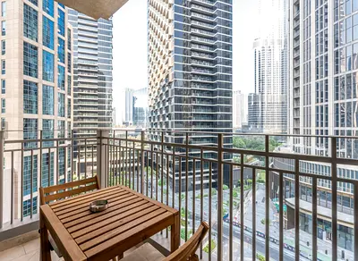 شقة رائعة بغرفتي نوم بإطلالة على برج خليفة | خدمة تنظيف كاملة مجانية