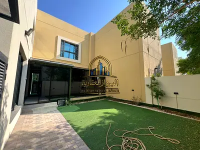 فيلا فاخرة واسعة مكونة من 4 غرف نوم للإيجار في مدينة الشارقة المستدامة