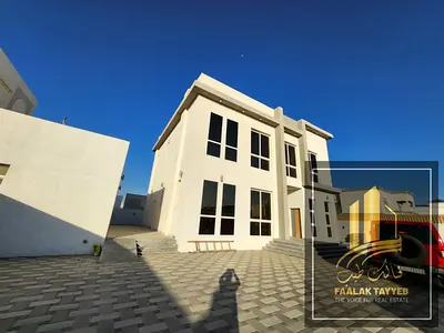 Grand Elegant Modern Villa : Expansive Luxury In Every Corner