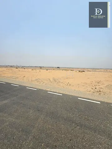 للبيع فى الشارقة منطقة   مزيرعة السكنى   قطعة أرض   موقع مميز   قريبة من جميع الخدمات   تملك حر لجميع الجنسيات العربية   تصريح فيلا أرضى وطابقين   الم