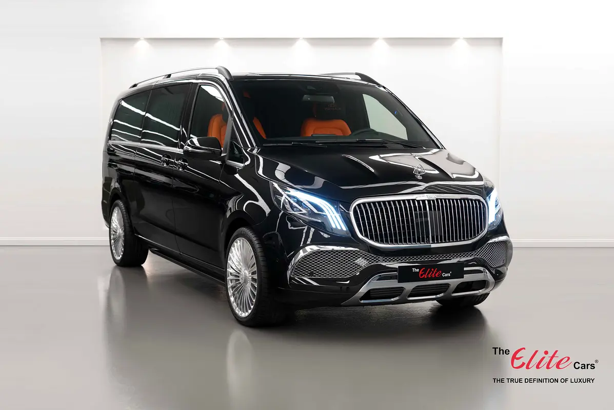 Mercedes-Benz V-Class 2023 — photo 1 of 18