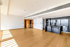 Luxurious Apt with Full Skyline and Sea Views