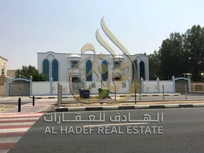 🔥 للايجار السنوي – فيلا سكنية | الشارقة – العزرا (شارع المدارس) 🔥  📍 موقع مميز وقريب من المدارس والخدمات اليومية  🏡 فيلا واسعة ومريحة – مناسبة للس
