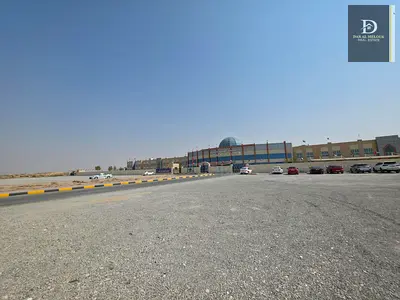 للبيع في الشارقه   منطقه المالحه  ( مشروع الرويضات التجاري )   قطعه ارض تجاري سكني بمساحه ٢٤٢٢ قدم