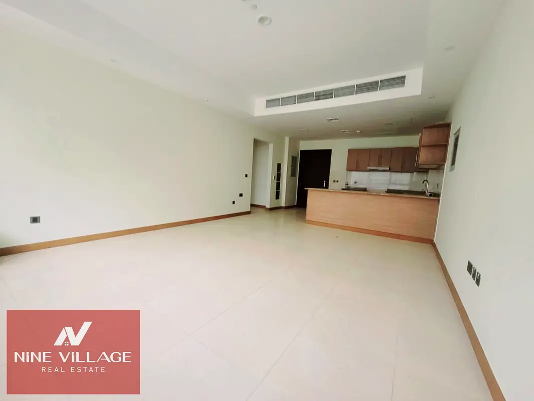 PRIME LOCATION \VACANT\NEAR EMIRETS MALL