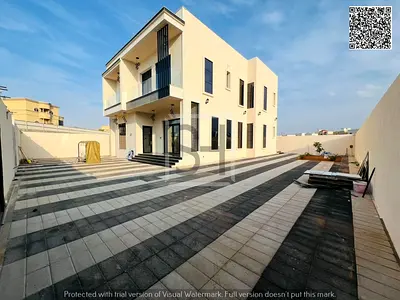 للبيع فيلا تتميز بموقع استراتيجي قريب من جميع الخدمات والمدارس والمراكز التجارية.