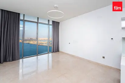 Apt with luxurious finishes and full sea view