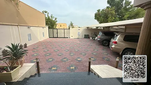 Commercial Villa Available For Sale Near Makka Street