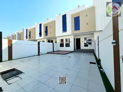 Villa for sale with a large garden, 3 floors, rooftop seating area, electricity and water included, freehold ownership.