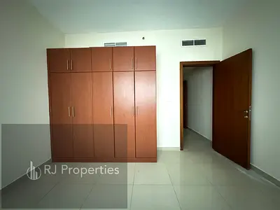 Very spacious luxury 1bhk with balcony waderobe 2wishroom with parking 41k