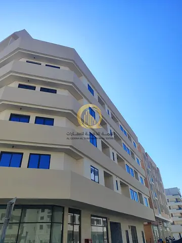 بناية للبيع في الشارقة منطقة الفلاح   مساحة 5300 قدم مربع   موقع ممتاز زاوية على شارعين وقريبة للحديقة والمسجد وشارع المطار  مبنية ارضي و4 و50% من الر