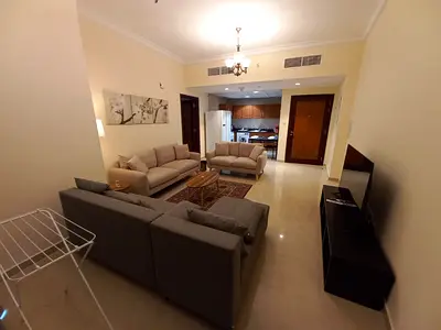 🏠 غرفة وصالة 🌊 إطلالة بحر كاملة من النوافذ 🏢 أبراج ريزيدنس – كورنيش عجمان