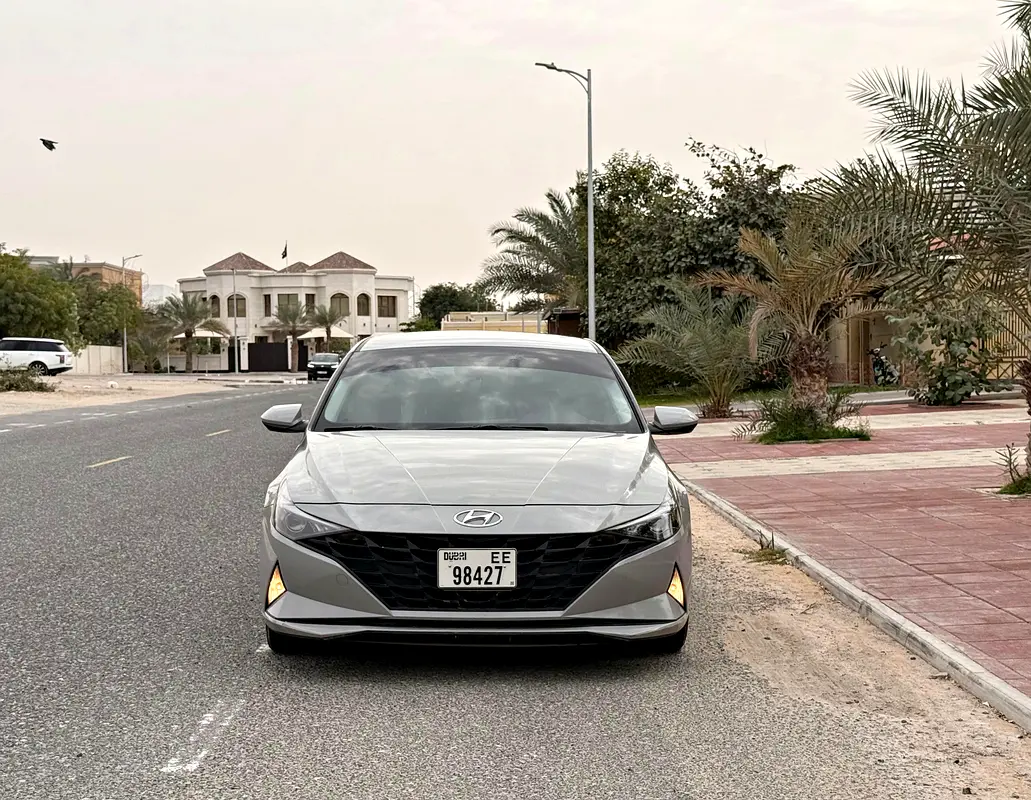 Hyundai Elantra 2022 — photo 1 of 13