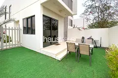 Well-Kept | Single Row | End Unit | Desert Backing